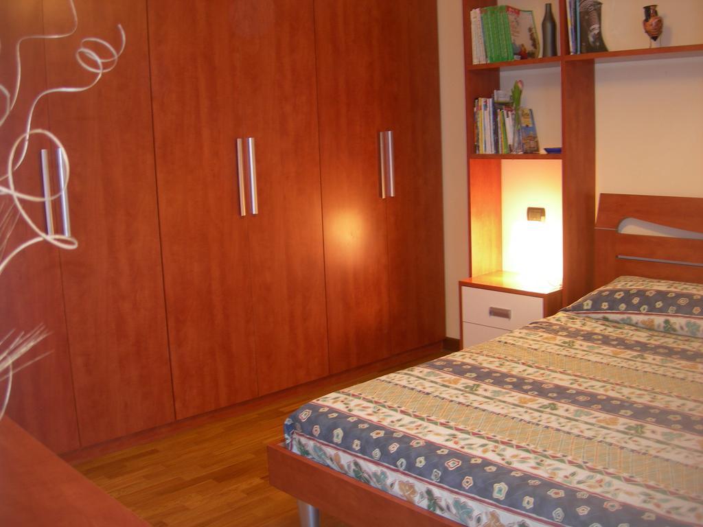 La Rondine Apartman Lucca Szoba fotó